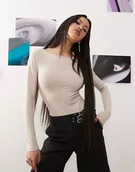 Облегающее боди с широким воротом, длинными рукавами и открытой спиной в кремовом цвете Princess Polly