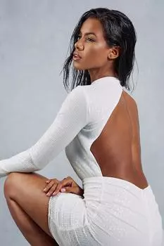 Облегающее мини-платье с пайетками и рюшами и открытой спиной, длинными рукавами MISSPAP, белый