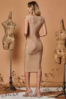 Облегающее платье золотистого цвета с рюшами и эффектом металлик Jolie Moi, желтый