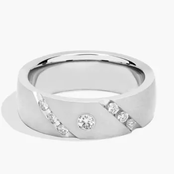 Обручальное кольцо с диагональной бриллиантовой отделкой из платины (7 мм, 1/4 карата) Blue Nile