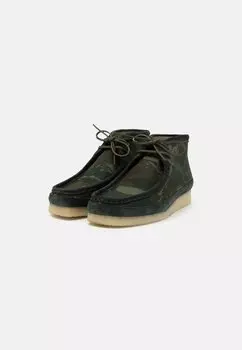 Обувь на шнуровке WALLABEE BOOT Clarks Originals, зеленый