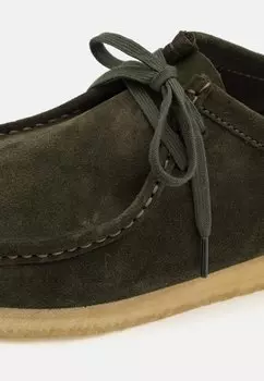 Обувь на шнуровке WALLABEE Clarks Originals, темно-зеленый