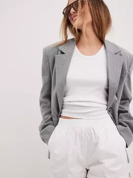 Обычные брюки NA-KD, белый