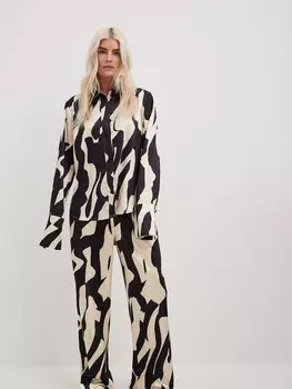 Обычные брюки NA-KD, черный