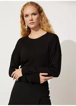 Обычный однотонный черный свитер с круглым вырезом People By Fabrika