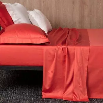 Очаровательный комплект двуспальной кровати из атласа Reever, красный