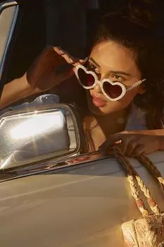 Очки солнцезащитные Lele Sadoughi Sweetheart, бежевый