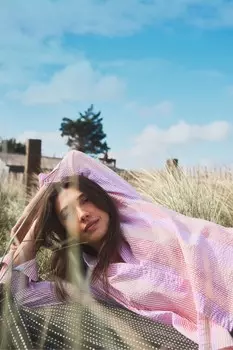 Одежда для экипажа рубашка свободного покроя из сирсакера в полоску Crew Clothing Company, розовый