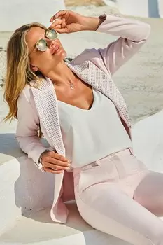 Однобортный блейзер с воротником, украшенным стразами Sosandar, розовый