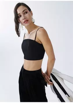 Однотонная черная женская блузка с квадратным воротником Fabrika