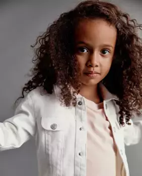 Однотонная джинсовая куртка Sfera, белый