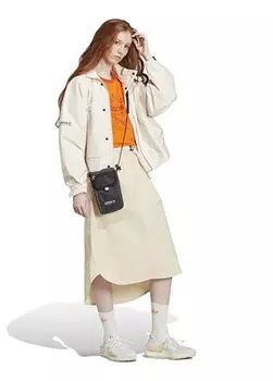 Однотонная оранжевая женская футболка с круглым вырезом Adidas