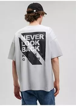 Однотонная светло-серая мужская футболка с простым воротником M0612110-70075_NEVER LOOK T-SHIRT Mavi, серый