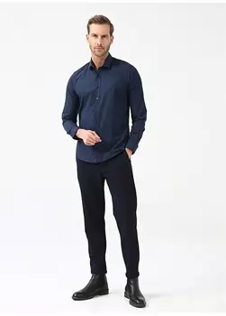 Однотонная темно-синяя мужская рубашка с классическим воротником Svari