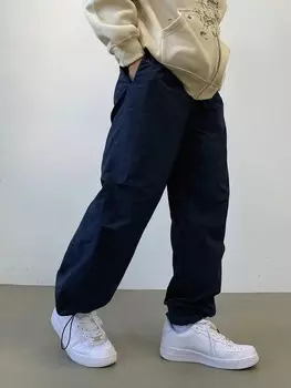 Однотонные спортивные штаны, форма талии на кулиске, есть карманы, можно носить в будние дни, осенью Dazy, темно-синий