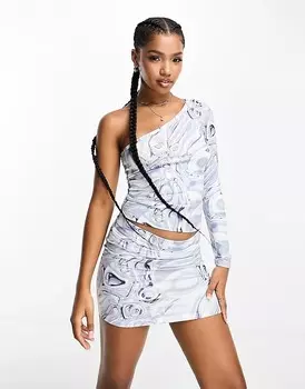 Однотонный эластичный топ на одно плечо с длинными рукавами Monki и металлизированным вихревым принтом, металлический