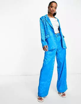 Однотонный атласный блейзер YAS Petite