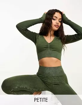 Однотонный топ с длинными рукавами и V-образным вырезом ASOS 4505 Petite