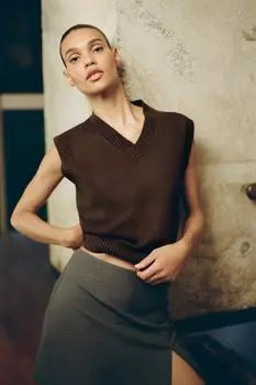 Однотонный вязаный джемпер без рукавов ZARA, темно-коричневый