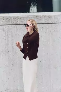 Однотяжной кардиган с золотыми пуговицами ZARA, коричневый