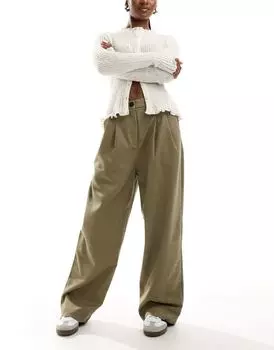 Оливковые брюки со складками Moon River с двойной петлей для ремня