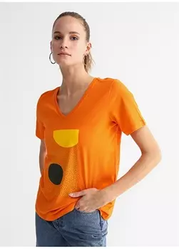 Оранжевая женская футболка с V-образным вырезом Fabrika