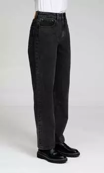 Оригинальное исполнение свободных джинсов из стираного денима Teeshoppen, черный