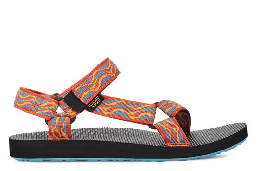 Оригинальные универсальные босоножки на плоской подошве. Teva, мультиколор