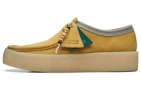 Оригинальные замшевые туфли-лодочки с деревянными бусинами Clarks