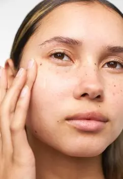 Осветляющая сыворотка Odacit, Сыворотка