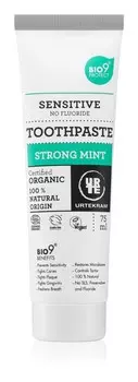 Отбеливающая зубная паста для чувствительных зубов Urtekram Strong Mint