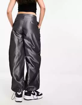 Оверсайз-брюки-парашюты Weekday Juni темно-серого цвета с эффектом металлик