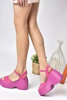 P973001002 Женская обувь цвета фуксии на танкетке Fox Shoes