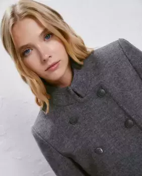 Пальто в стиле милитари с золотыми пуговицами Easy Wear, цвет 820 Gris Medio