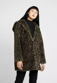 Пальто зимнее Urban Classics с капюшоном, оливковый