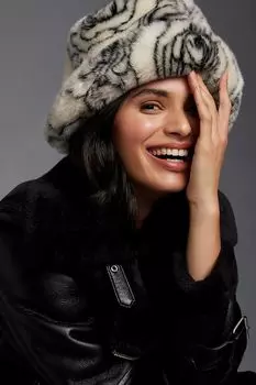 Панама Anthropologie из искусственного меха с цветочным принтом, белый