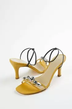 Паола Сандал в Моаве MARYAM NASSIR ZADEH