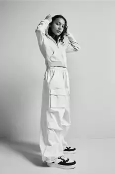 Парашютные штаны H&M, белый