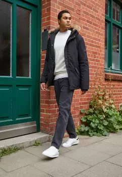 Парка Newport Bay Sailing Club, черный