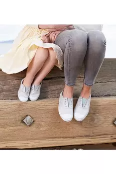 Парусиновые туфли Silver Plum из коллекции одежды для взрослых Trotters London, серебряный