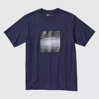 PEACE FOR ALL (Аюму Хирано) Футболка с принтом UNIQLO, темно-синий