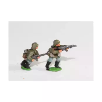 Пехота поздней войны, СС или танковые гренадеры в халатах — пехота с штурмовыми винтовками, наступление, WWII Miniatures - German (15mm) (Essex Miniatures)