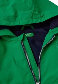 Переходная куртка WITH HOOD ZIP CLOSURE FRONT POCKETS LOGO IN HEART POSITION United Colors of Benetton, зеленый
