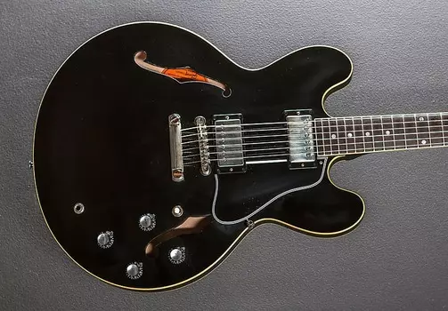 Переиздание ES-335 1961 года - черное дерево Gibson ES-335 Reissue -
