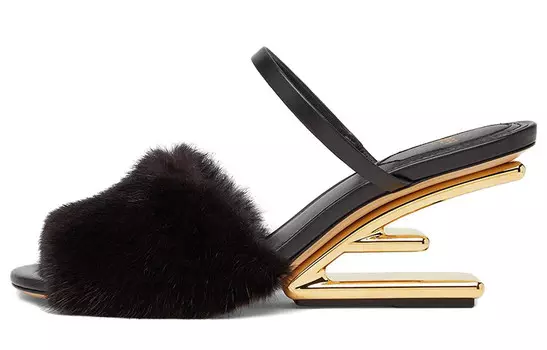 Первые шлепанцы женские черные Fendi