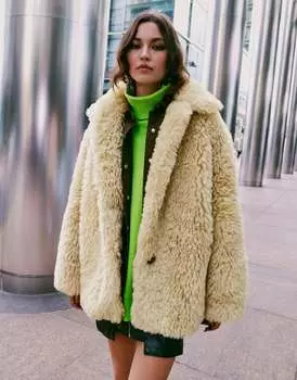 Песочная куртка из фигурной искусственной овчины ASOS