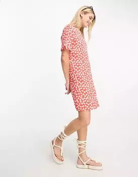 Pieces – короткое повседневное платье красного цвета с планкой на пуговицах во всю длину и узором в виде сердечек