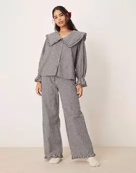 Пижамные брюки ASOS DESIGN с широкими штанинами и оборкой на подоле в черной клетчатой рубашке