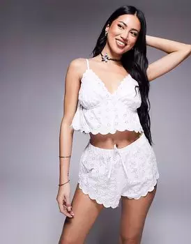 Пижамный комплект River Island из лифчика и шорт белого цвета
