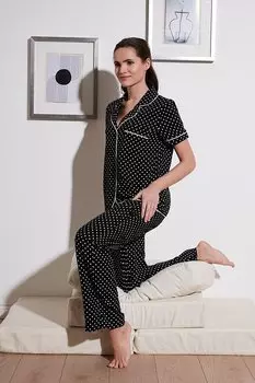 Пижамный комплект с короткими рукавами и воротником-рубашкой в горошек 6110102 Lela, черный